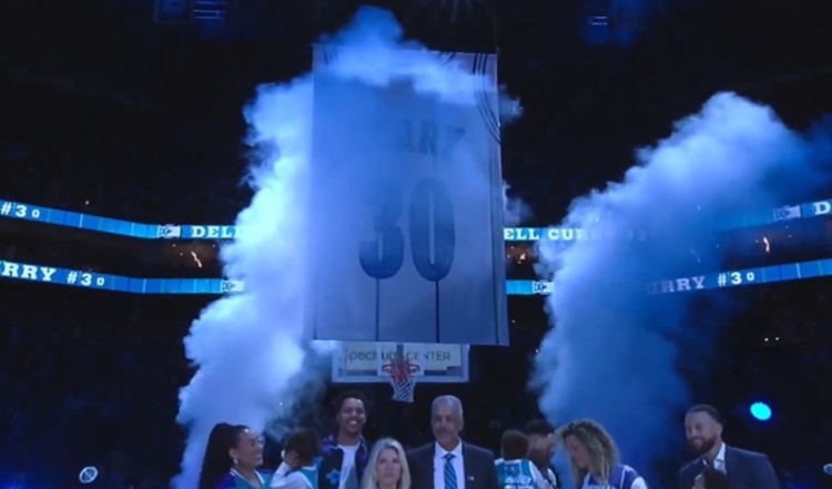 戴尔·库里30号球衣正式封存 黄蜂队史第二件退役球衣 戴尔·库里30号球衣正式封存 黄蜂队史第二件退役球衣