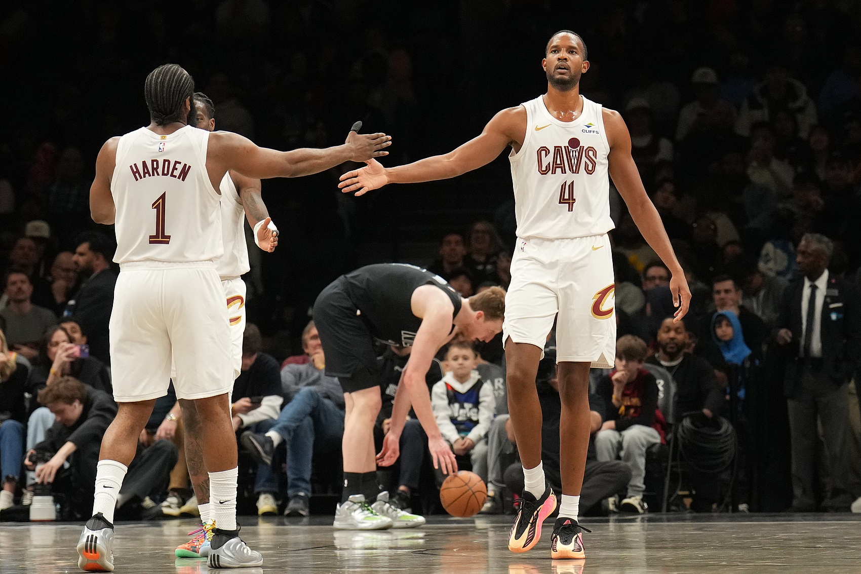 雷霆20分大胜奇才取11连胜 亚历山大连续130场20+ 雷霆20分大胜奇才取11连胜 亚历山大连续130场20+