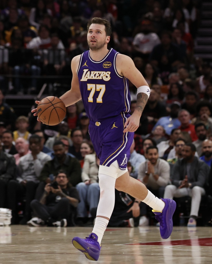 东契奇与比塔泽冲突领技犯 累计16次触发自动禁赛