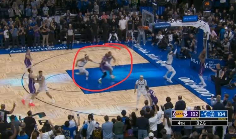 莫斯利复盘绝杀回合 湖人冲击内线吸引双人夹击致外线漏空
