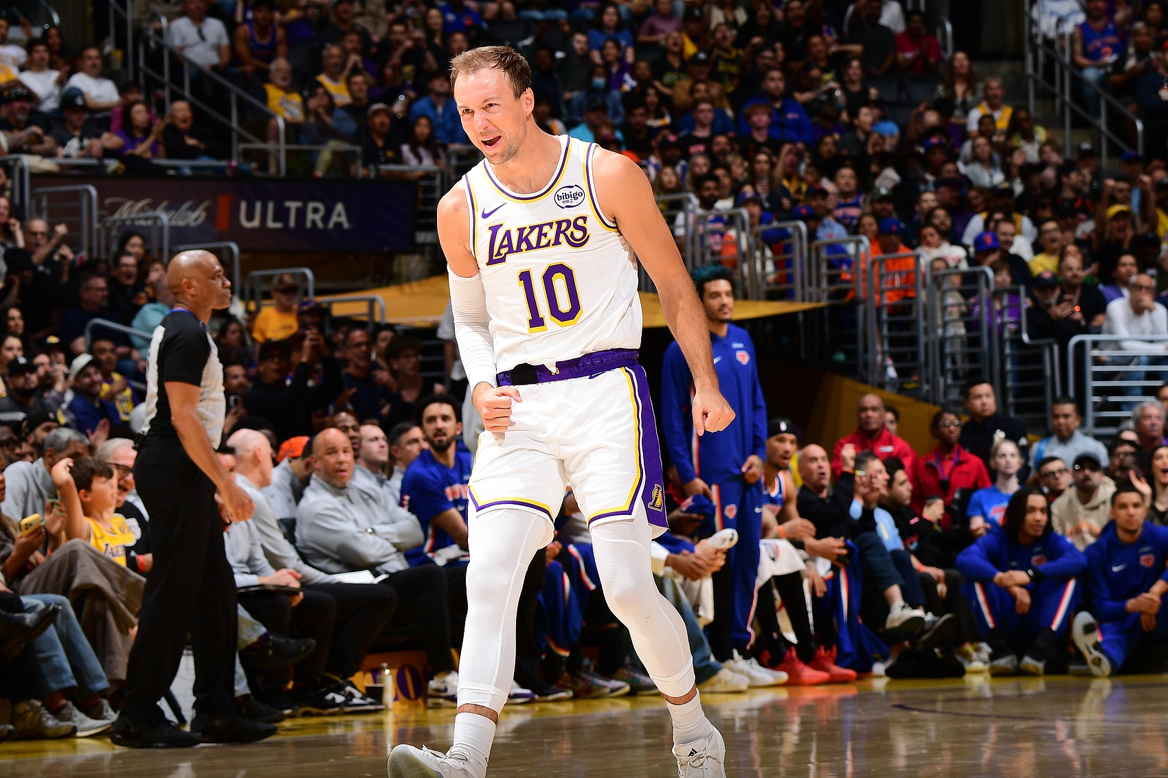 东契奇复盘绝杀战术 点名肯纳德为顶级射手 东契奇复盘绝杀战术 点名肯纳德为顶级射手