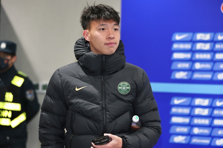 王钰栋混采区争议发酵 媒体人聚焦俱乐部职业素养缺失 王钰栋混采区争议发酵 媒体人聚焦俱乐部职业素养缺失