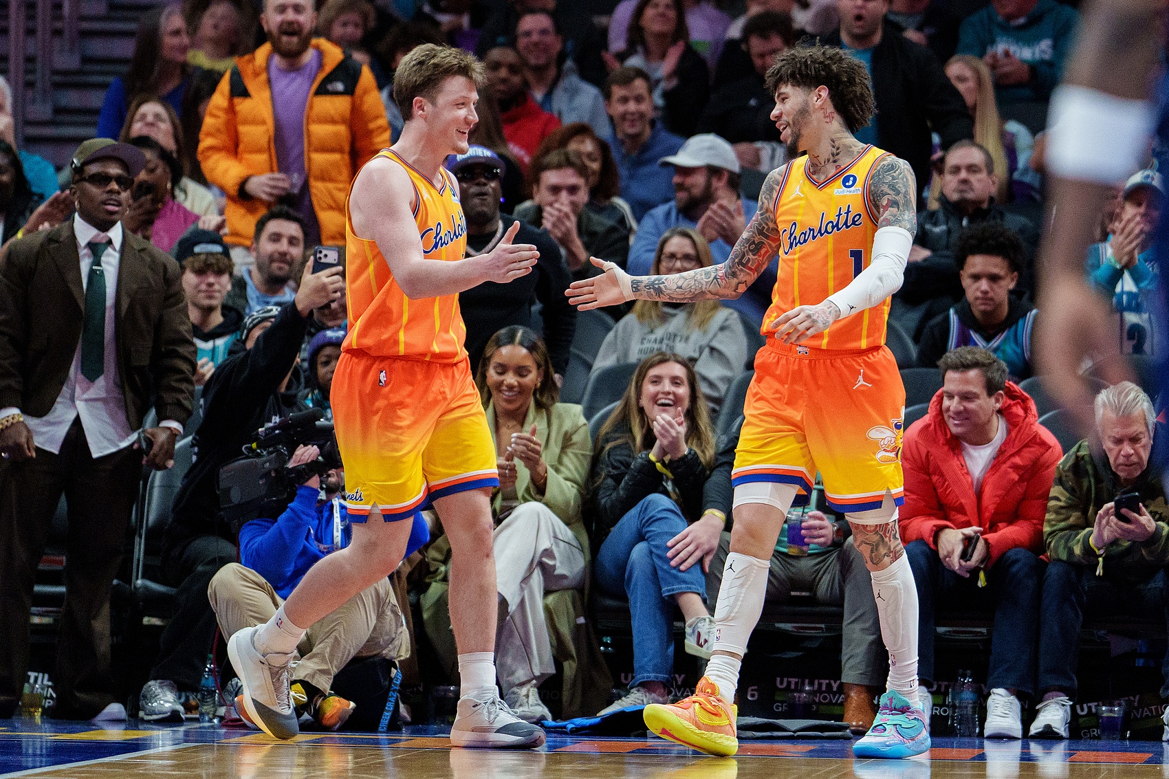 前瞻:雷霆冲击九连胜,魔术残阵难阻亚历山大;骑士雄鹿内线博弈,字母哥单挑莫布里 前瞻:雷霆冲击九连胜,魔术残阵难阻亚历山大;骑士雄鹿内线博弈,字母哥单挑莫布里